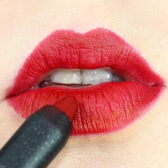 NEW Mac velvetease lip pencil in Reddy to Go - Picture 3 of 5